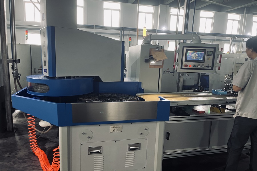 FTM নতুন সরঞ্জাম: ডবল পার্শ্বযুক্ত গ্রাইন্ডিং মেশিন